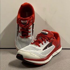 Altra instinct 4 Men’s 11.5 Red & White